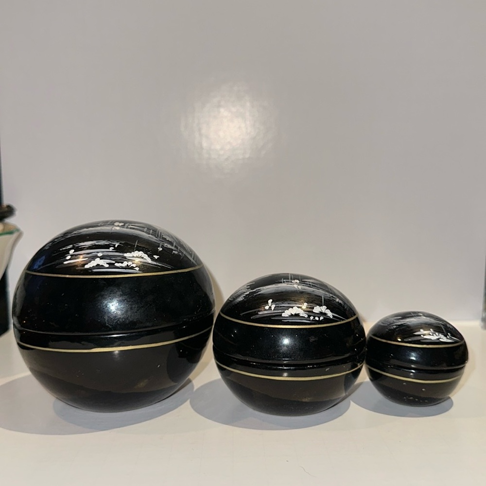 Set of 3 Nesting Lacquered Wood Round Decorative Trinket Box's Handpainted